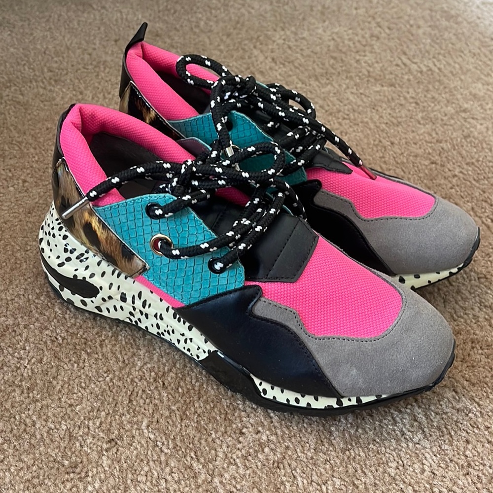 NWOT Steve Madden Sneakers